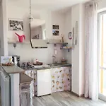Jerry & Titty House בית הארחה 4*